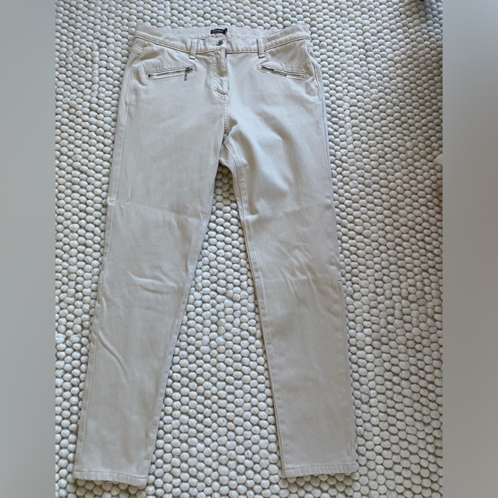 J McLaughlin women’s khaki pants with zipper at ankle on back of pants